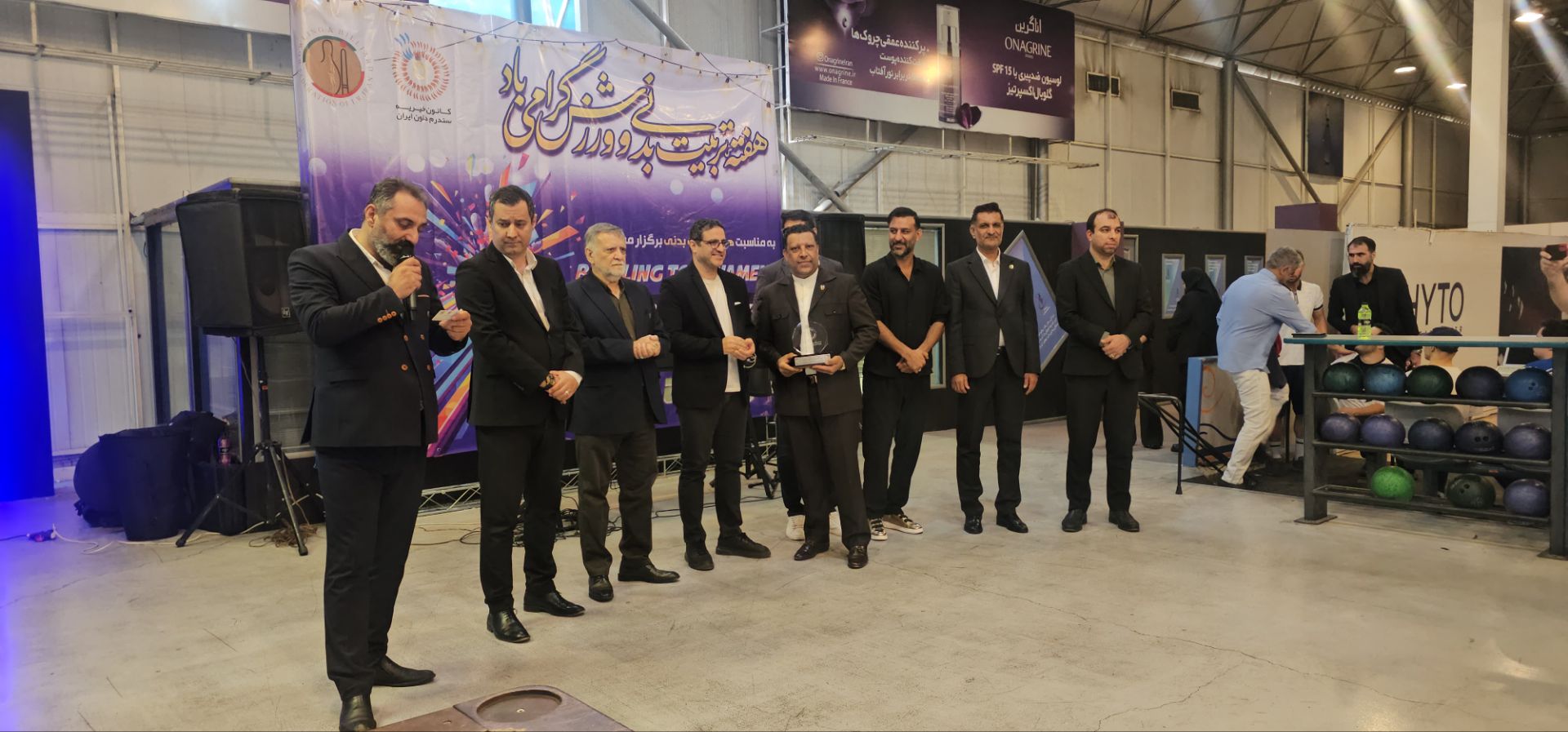 تقدیر مسئولین از محمد علی بیگی نژاد در کارگاه میل لنگ تراشی دقیق کرج